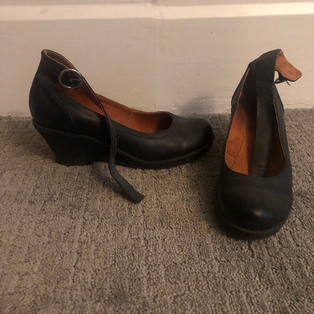 Wedge heels 8.5
